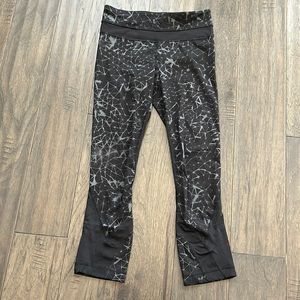 Black and gray Lululemon cropped leggings